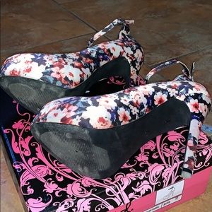 Qupid Shoes - Floral Print Pumps Qupid Shoes - Floral Print Pumps